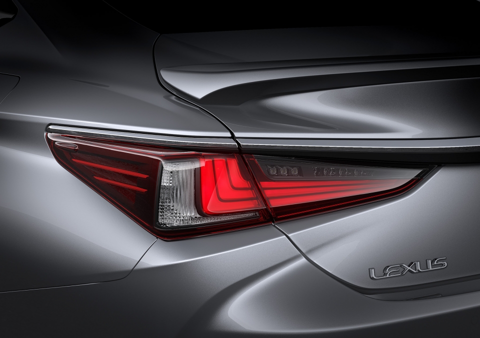 Lexus ES 250 chính thức ra mắt tại Việt Nam, giá 2,5 tỷ đồng lexus chinh thuc gioi thieu es 250 tai viet nam gia 25 ty dong