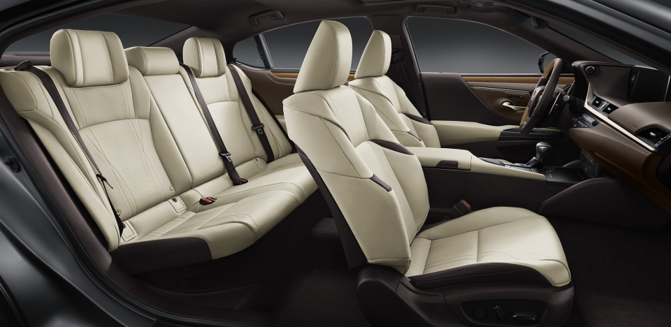 Lexus ES 250 chính thức ra mắt tại Việt Nam, giá 2,5 tỷ đồng lexus chinh thuc gioi thieu es 250 tai viet nam gia 25 ty dong