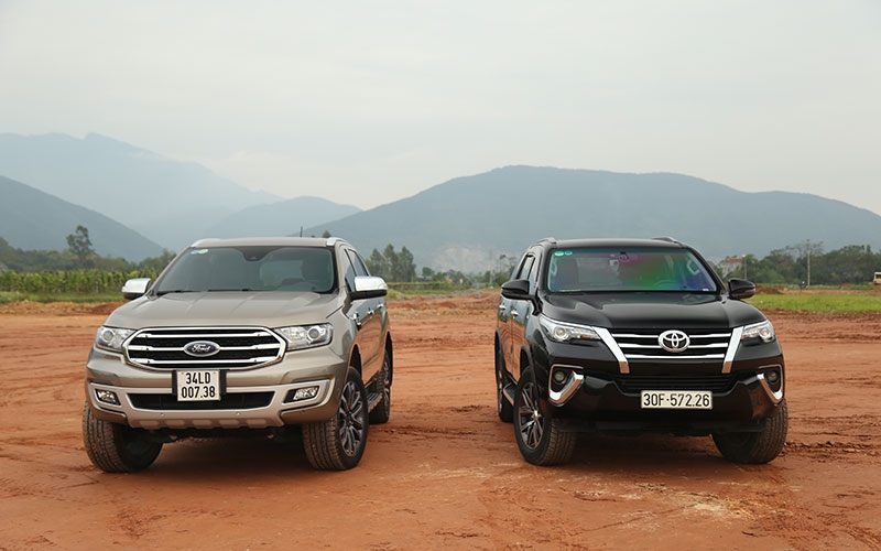 So sánh Ford Everest AT với Toyota Fortuner AT so sanh ford everest at voi toyota fortuner at