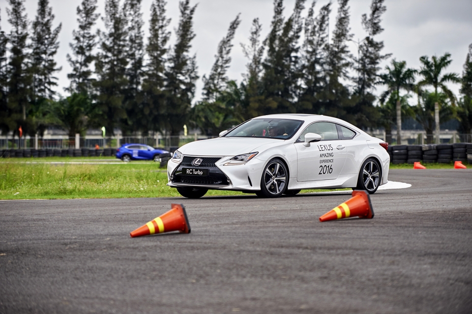 lexus amazing experience 2016 lexus rc turbo chang hotboy noi loan