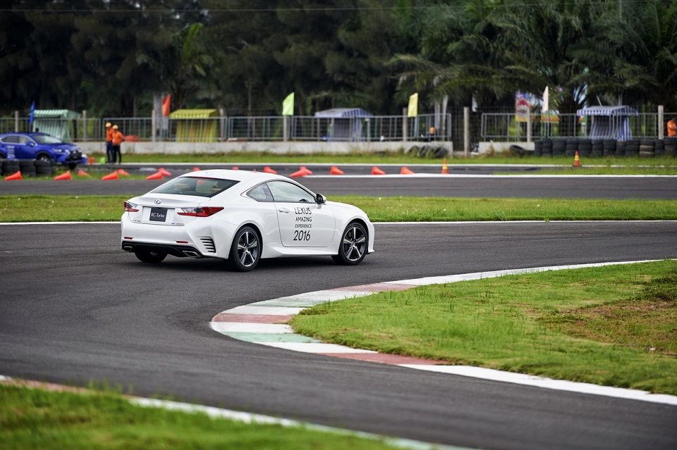 lexus amazing experience 2016 lexus rc turbo chang hotboy noi loan