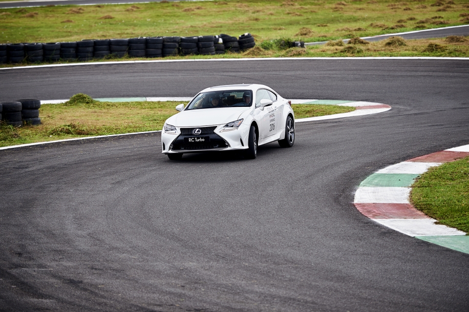lexus amazing experience 2016 lexus rc turbo chang hotboy noi loan