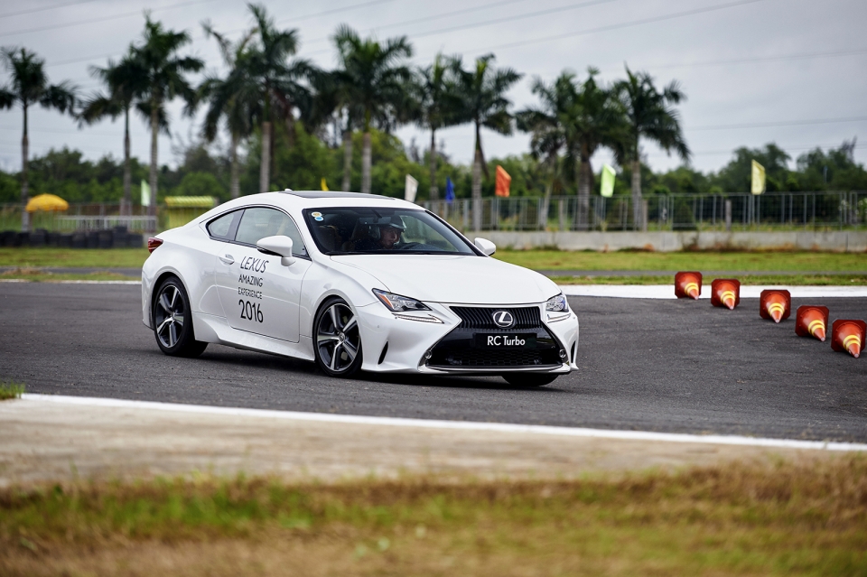 lexus amazing experience 2016 su tro lai day an tuong cua dong co tang ap