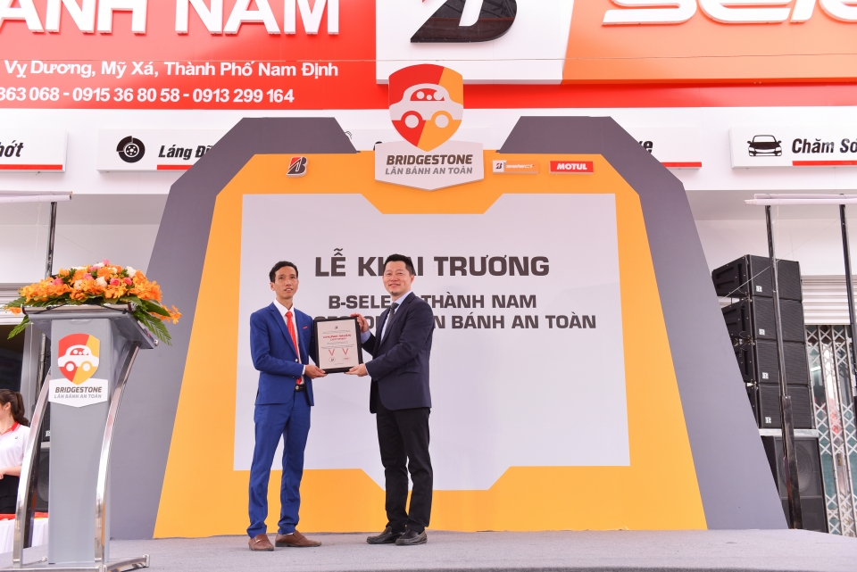 "Bridgestone lăn bánh an toàn" trở lại tại Nam Định bridgestone lan banh an toan tro lai tai nam dinh