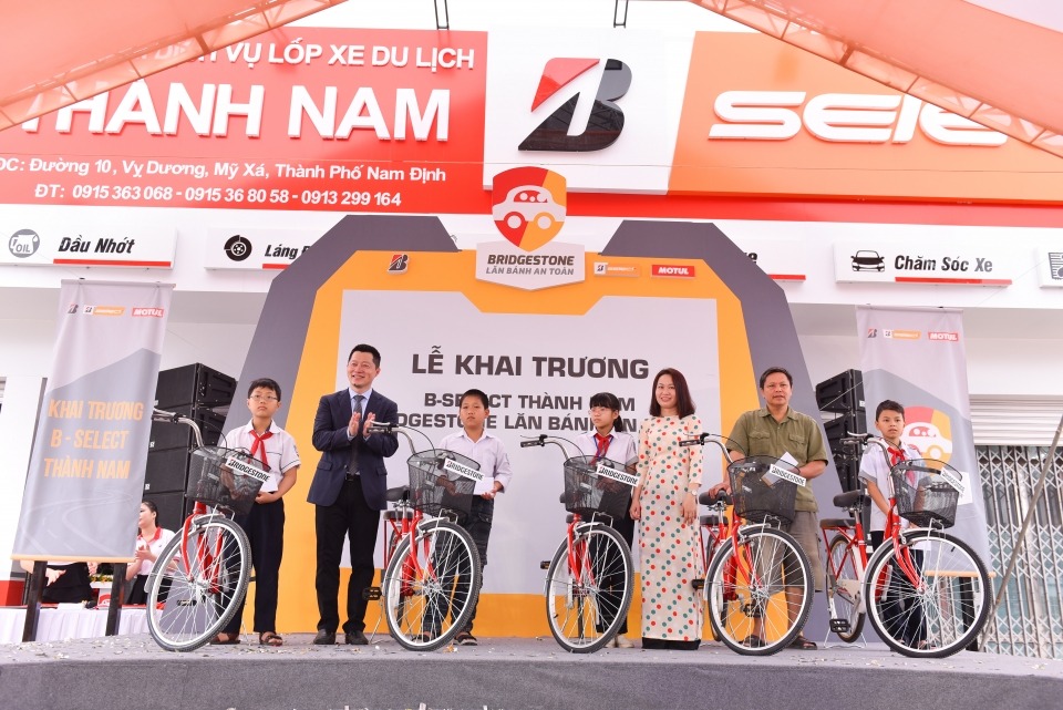 bridgestone lan banh an toan tro lai tai nam dinh