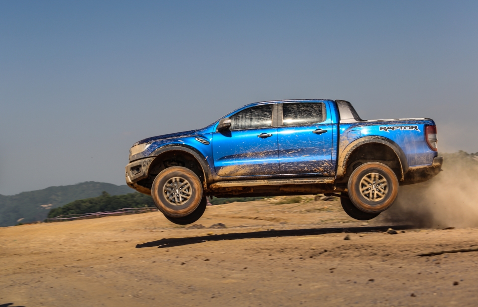 ford ranger raptor ba n nang cu a khung long sat thu