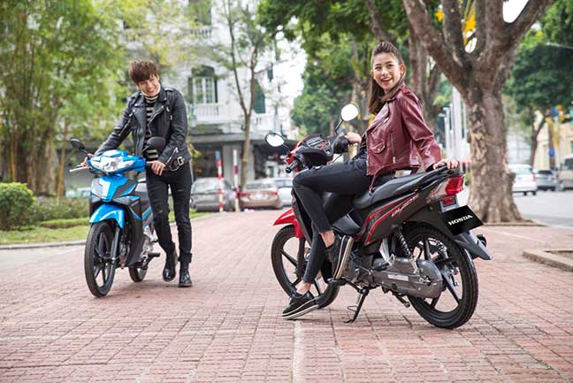 Honda Blade 110 "khoác" áo mới đón Tết Nguyên Đán honda blade 110 quotkhoacquot ao moi don tet nguyen dan