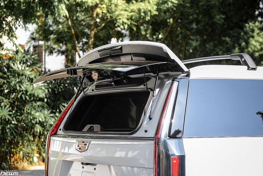 Cận cảnh Cadillac Escalade ESV máy dầu giá 8,5 tỷ đồng Cận cảnh Cadillac Escalade ESV máy dầu giá 8,5 tỷ đồng