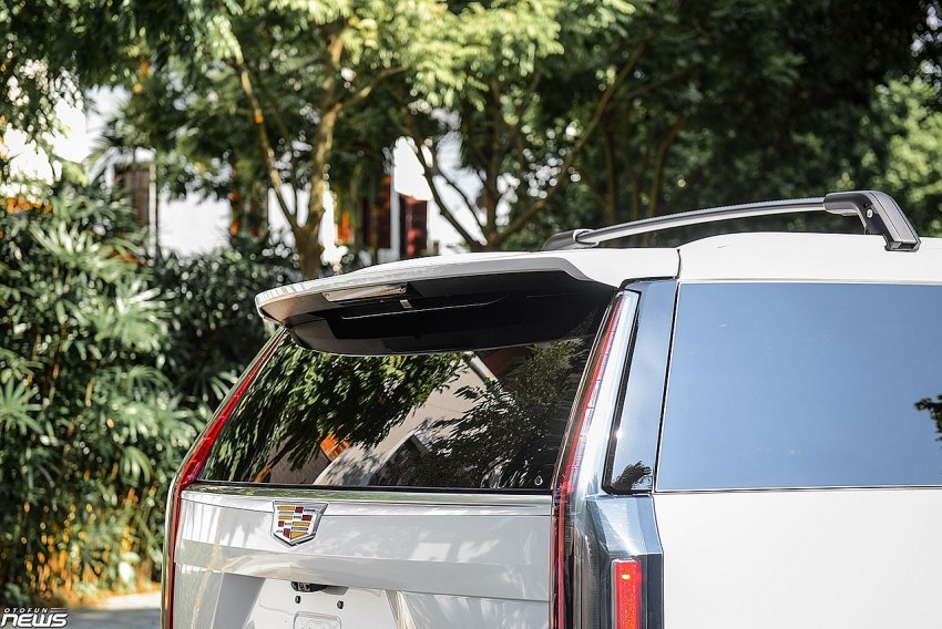 Cận cảnh Cadillac Escalade ESV máy dầu giá 8,5 tỷ đồng Cận cảnh Cadillac Escalade ESV máy dầu giá 8,5 tỷ đồng