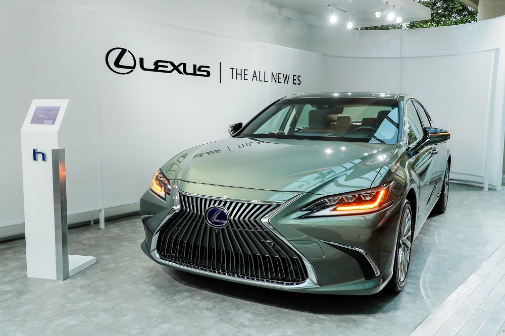 lexus viet nam gioi thieu es va ls phien ban moi