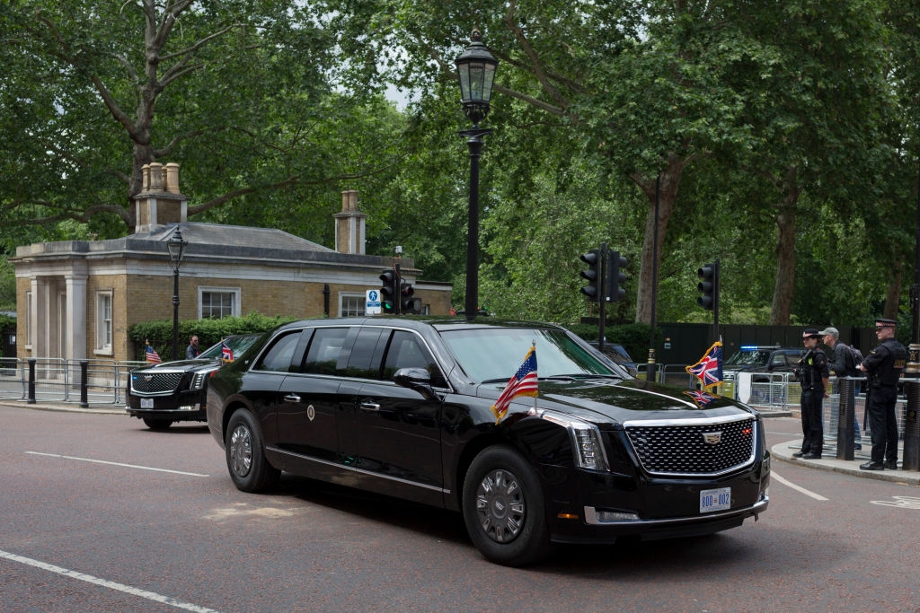 Tổng thống Mỹ Joe Biden có tiếp tục đi chiếc Limousine bọc thép Donald Trump để lại? Tổng thống Mỹ Joe Biden có tiếp tục đi chiếc Limousine bọc thép Donald Trump để lại?
