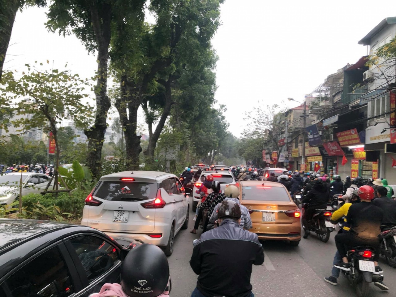 Nhiều tuyến phố thủ đô Hà Nội tắc đường đầu tuần Nhiều tuyến phố thủ đô Hà Nội tắc đường đầu tuần