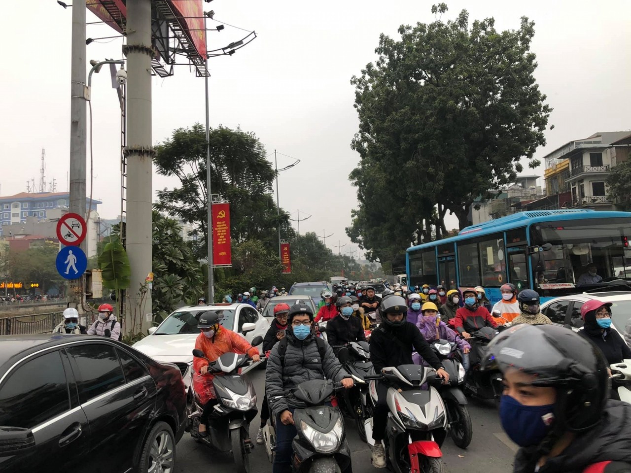 Nhiều tuyến phố thủ đô Hà Nội tắc đường đầu tuần Nhiều tuyến phố thủ đô Hà Nội tắc đường đầu tuần