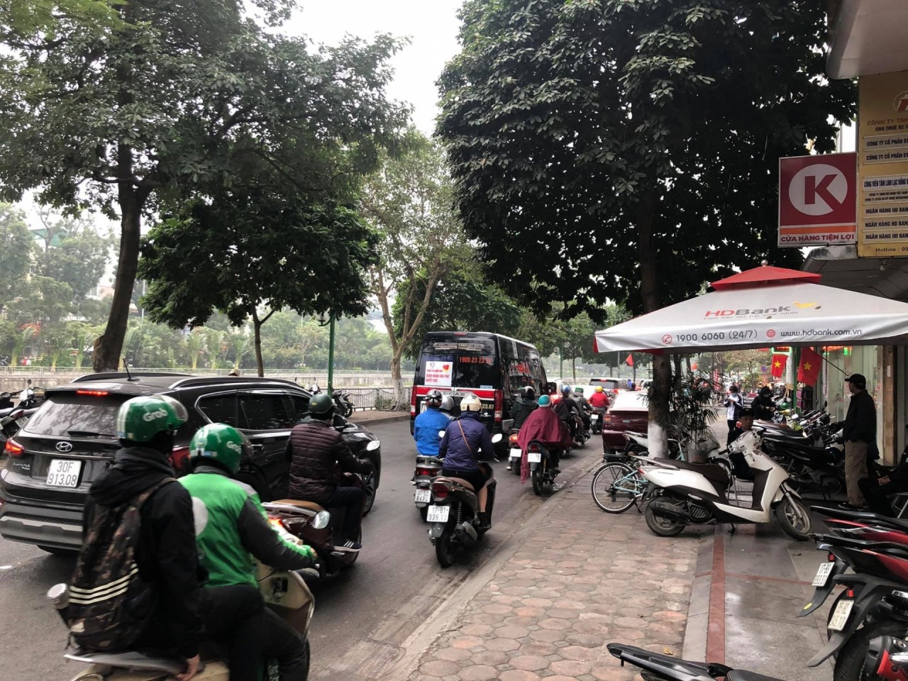 Nhiều tuyến phố thủ đô Hà Nội tắc đường đầu tuần Nhiều tuyến phố thủ đô Hà Nội tắc đường đầu tuần