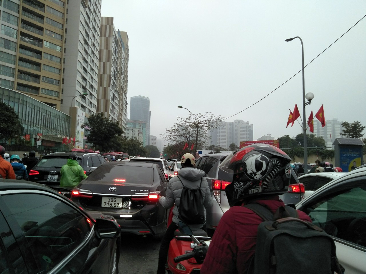 Nhiều tuyến phố thủ đô Hà Nội tắc đường đầu tuần Nhiều tuyến phố thủ đô Hà Nội tắc đường đầu tuần