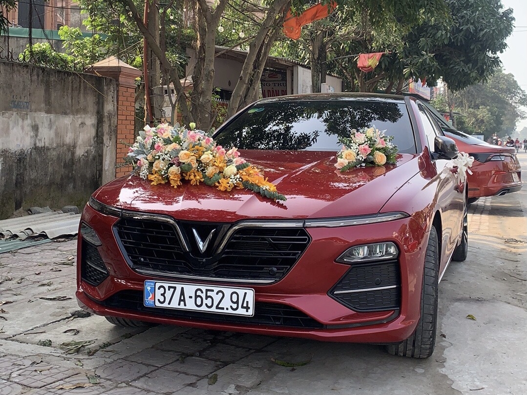 Đoàn xe rước dâu đặc biệt của chú rể mê VinFast