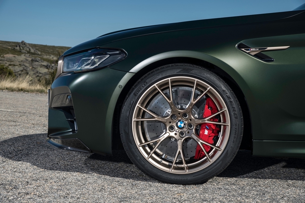 Xe hiệu suất cao BMW M5 CS mạnh 627 mã lực Xe hiệu suất cao BMW M5 CS mạnh 627 mã lực