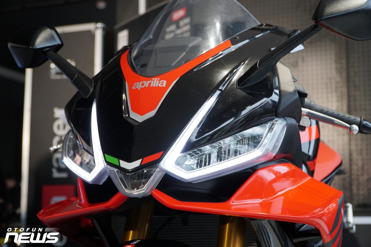 Aprilia RSV4 Factory 1100 - Superbike giá 885 triệu đồng tại Việt Nam Aprilia RSV4 Factory 1100 - Superbike giá 885 triệu đồng tại Việt Nam