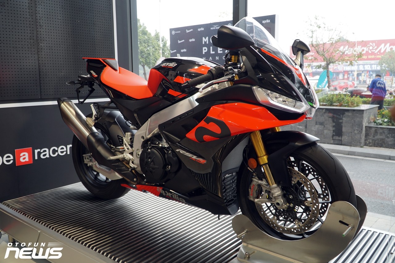 Aprilia RSV4 Factory 1100 - Superbike giá 885 triệu đồng tại Việt Nam Aprilia RSV4 Factory 1100 - Superbike giá 885 triệu đồng tại Việt Nam