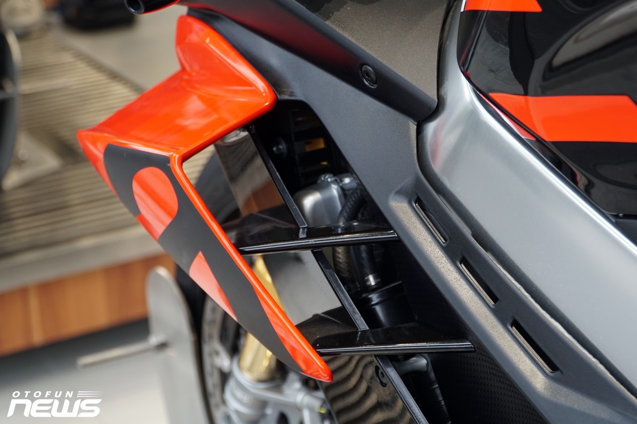 Aprilia RSV4 Factory 1100 - Superbike giá 885 triệu đồng tại Việt Nam Aprilia RSV4 Factory 1100 - Superbike giá 885 triệu đồng tại Việt Nam
