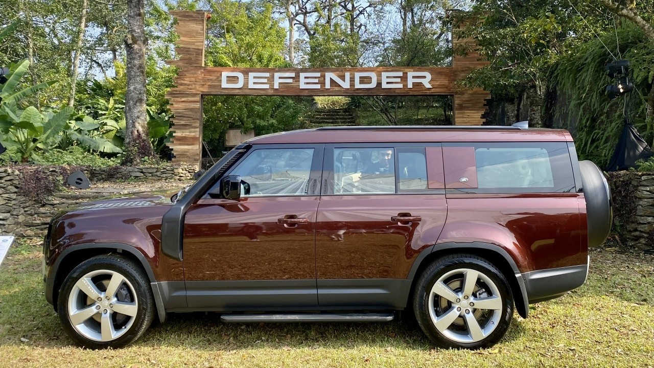 Ra mắt Land Rover Defender 130 bản kéo dài