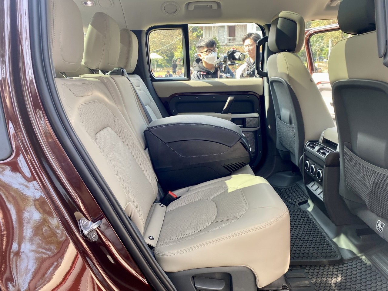 Ra mắt Land Rover Defender 130 bản kéo dài