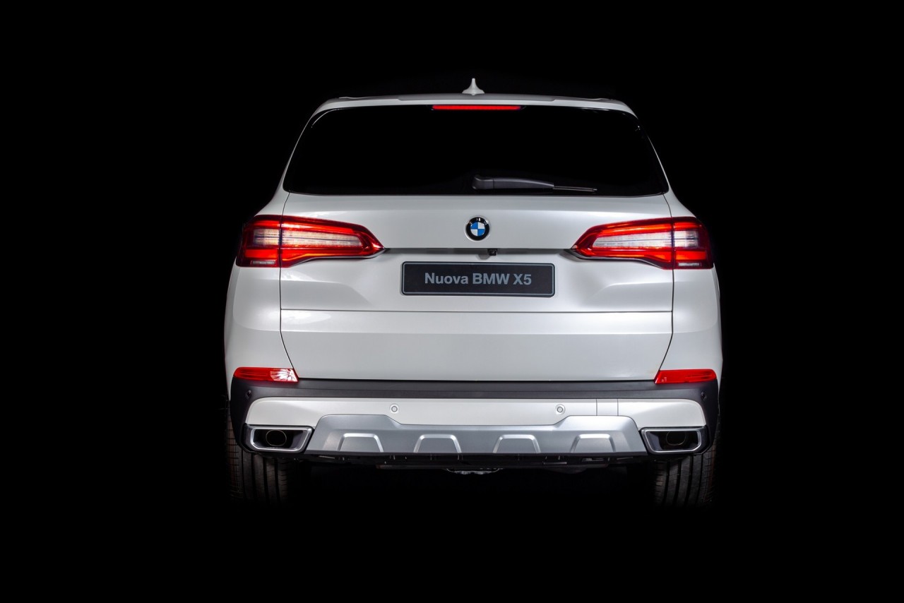 kham pha bmw x5 phien ban phu da alcantara chi 50 xe