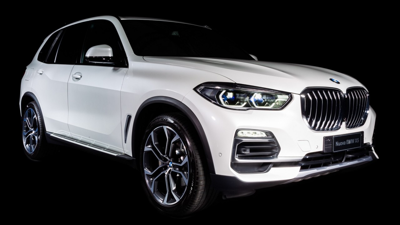 Khám phá BMW X5 phiên bản "phủ" da Alcantara chỉ 50 xe