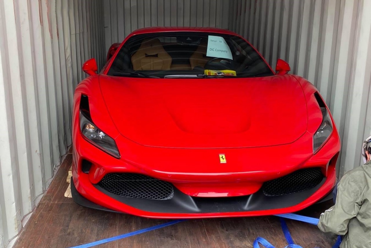 Ferrari F8 Triturbo cùng ba siêu sang giá gần 100 tỷ cho nhà giàu Việt