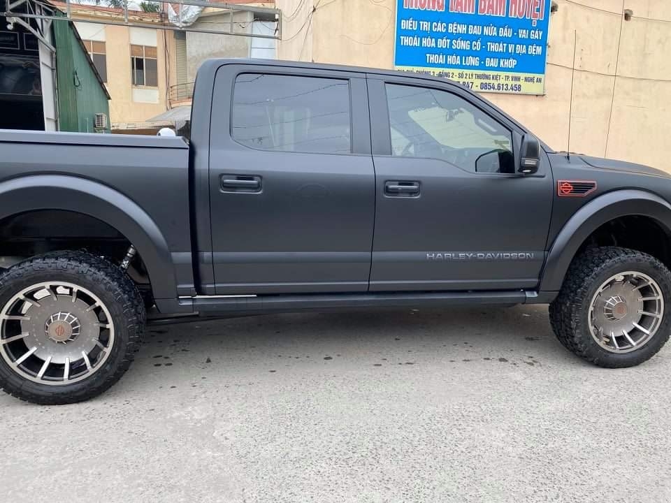 Đại gia xứ Nghệ chi 7 tỷ mua siêu bán tải Ford F150 phiên bản Harley Davidson Đại gia xứ Nghệ chi 7 tỷ mua siêu bán tải Ford F150 phiên bản Harley Davidson