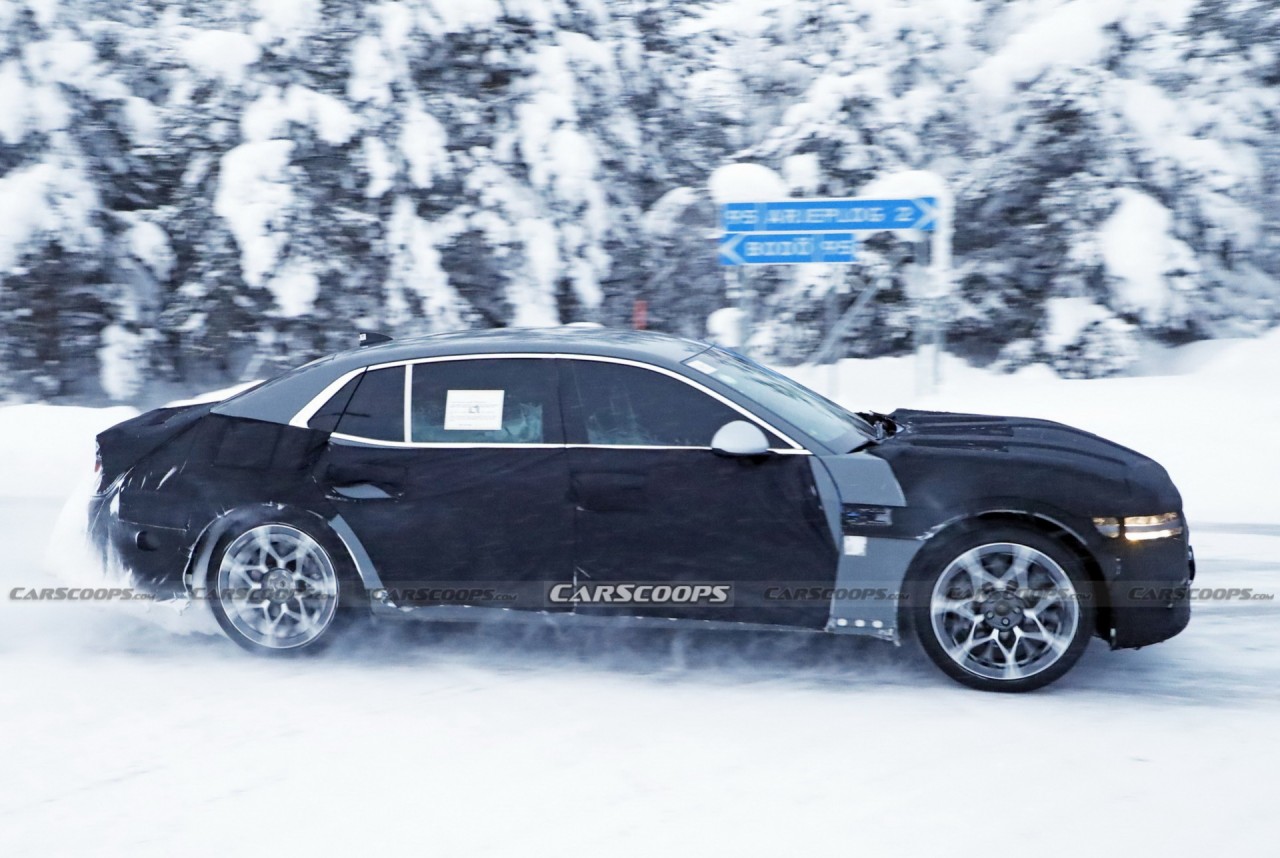 Xe sang Genesis G90 trên đường thử Xe sang Genesis G90 trên đường thử