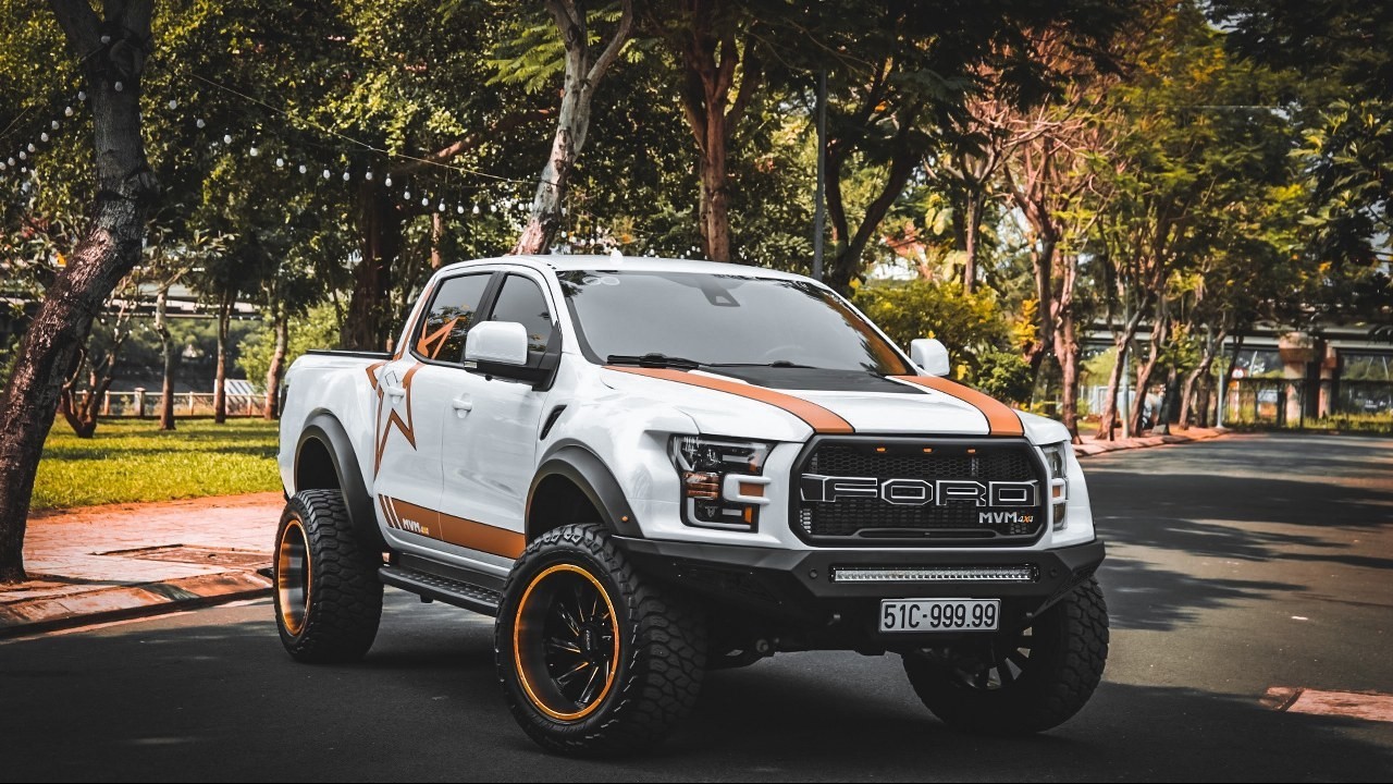Ford Ranger biển ngũ quý độ lên F150 Raptor hết hơn 1 tỷ đồng