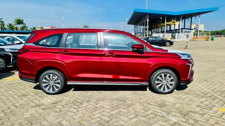 Toyota Veloz bất ngờ xuất hiện tại Việt Nam trước ngày ra mắt Toyota Veloz bất ngờ xuất hiện tại Việt Nam trước ngày ra mắt