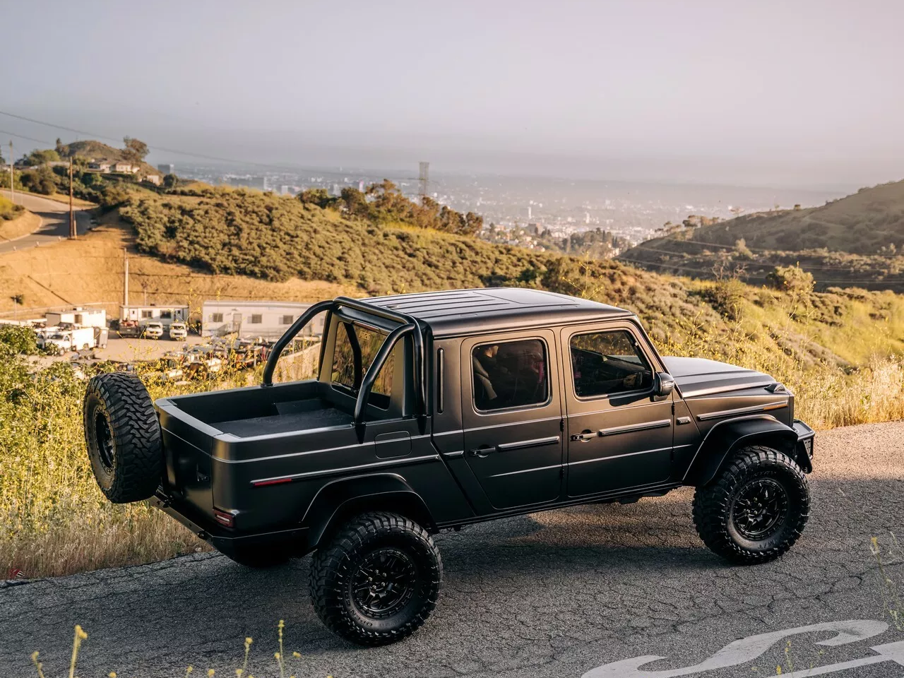 Mất 1.100 giờ để độ Mercedes G-Class thành bán tải Mất 1.100 giờ để độ Mercedes G-Class thành bán tải