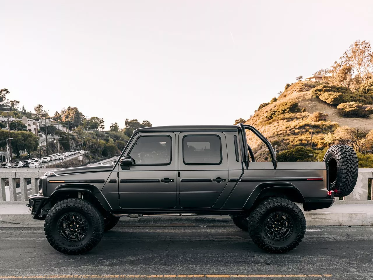 Mất 1.100 giờ để độ Mercedes G-Class thành bán tải Mất 1.100 giờ để độ Mercedes G Class thành bán tải