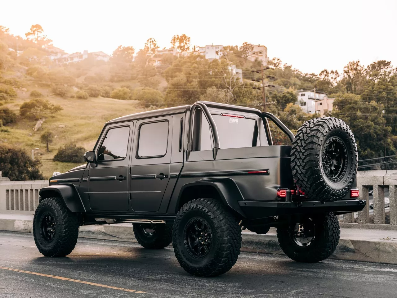 Mất 1.100 giờ để độ Mercedes G-Class thành bán tải Mất 1.100 giờ để độ Mercedes G Class thành bán tải