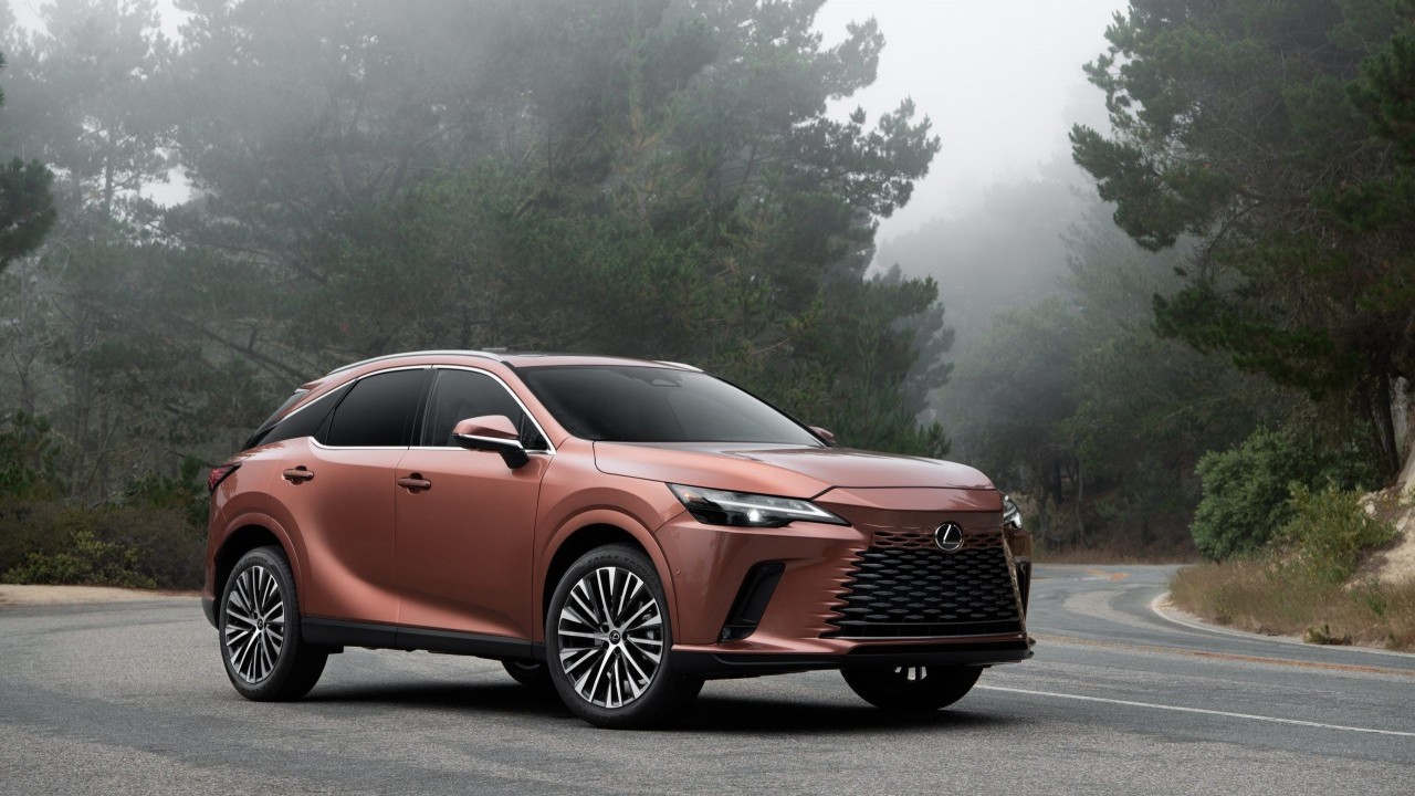 Lexus RX 2023 ra mắt, giá từ 3,4 tỷ đồng