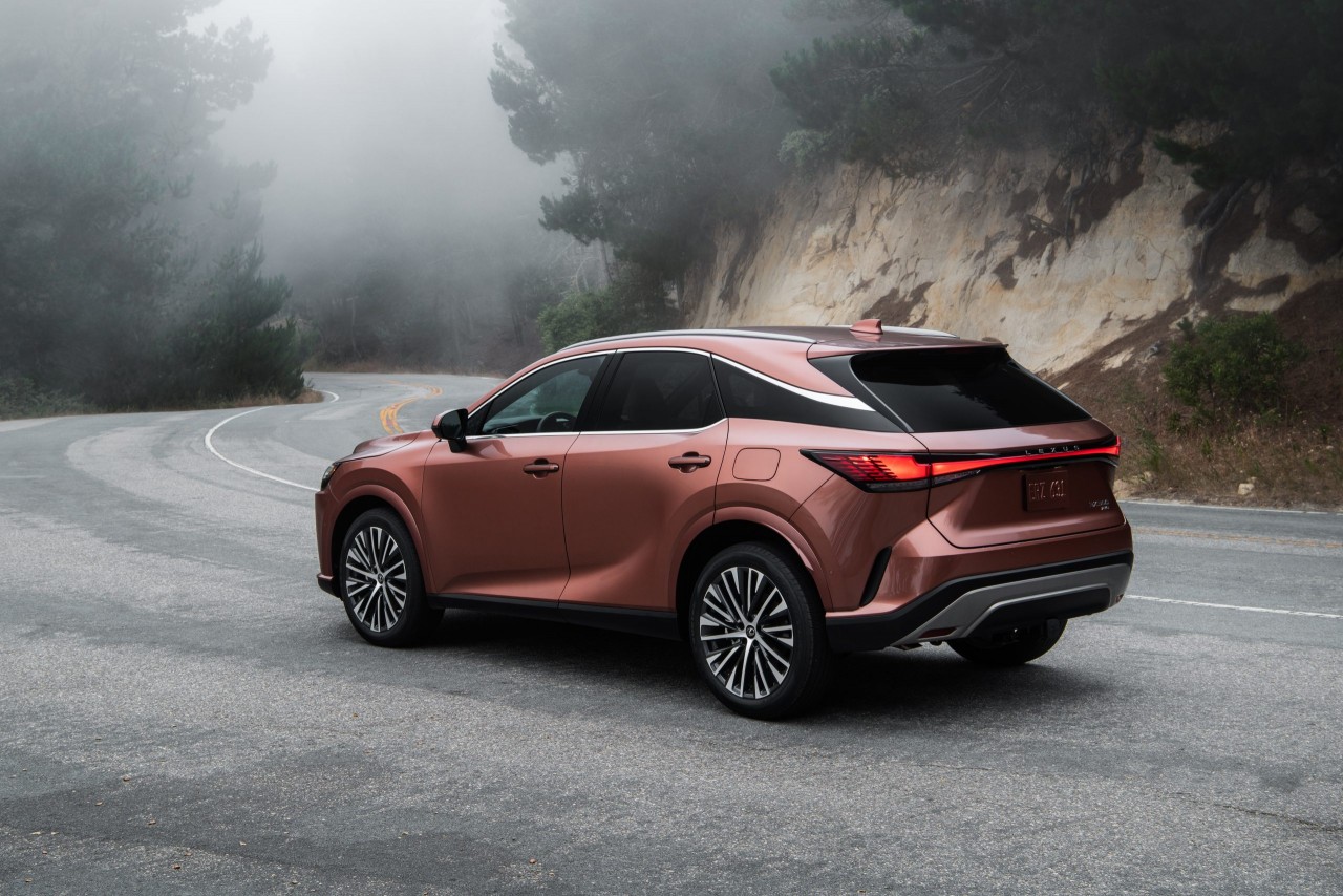 Lexus RX 2023 ra mắt, giá từ 3,4 tỷ đồng Lexus RX 2023 ra mắt, giá từ 3,4 tỷ đồng