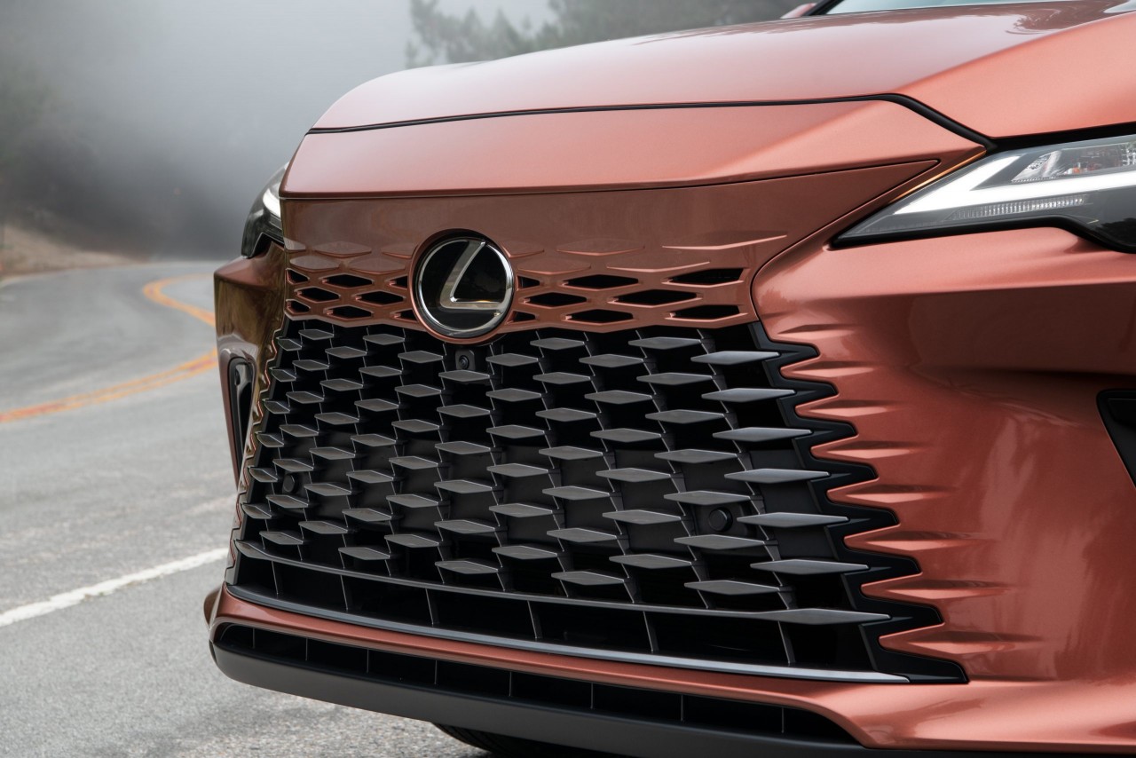 Lexus RX 2023 ra mắt, giá từ 3,4 tỷ đồng Lexus RX 2023 ra mắt, giá từ 3,4 tỷ đồng