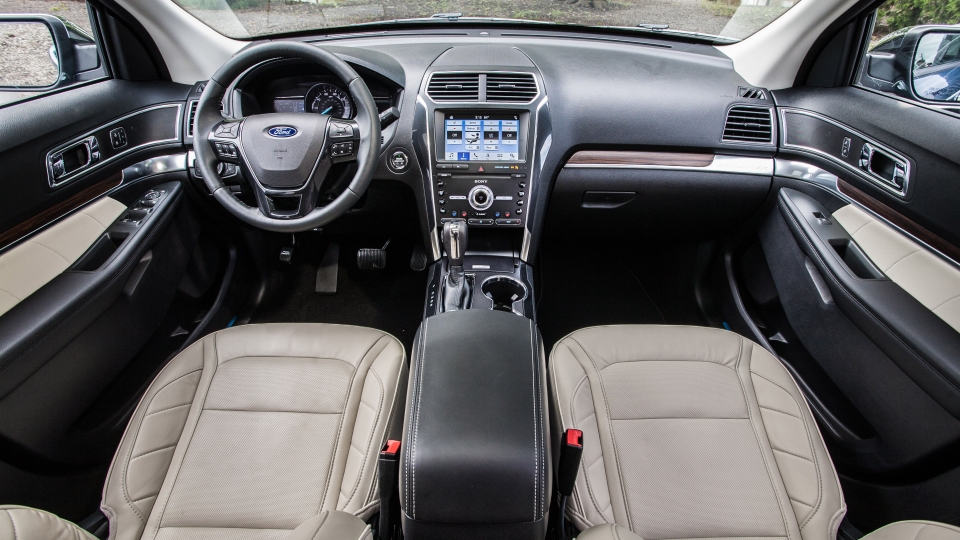 Ford Explorer bị tố rò rỉ khí độc vào khoang xe ford explorer bi to ro ri khi doc vao khoang xe