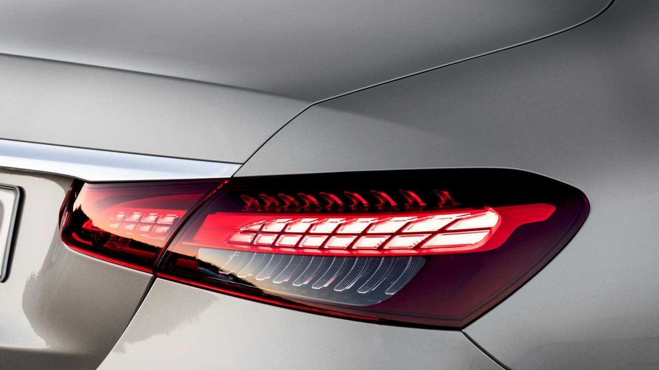 mercedes e class 2020 ra mat them tuy chon dong co moi