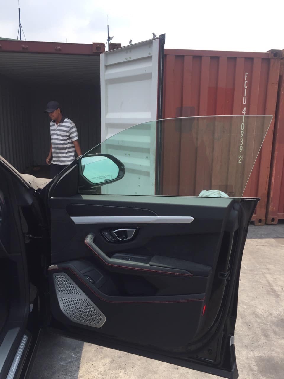 thieu gia ha noi tiep tuc tau lamborghini urus vao bo suu tap sieu xe