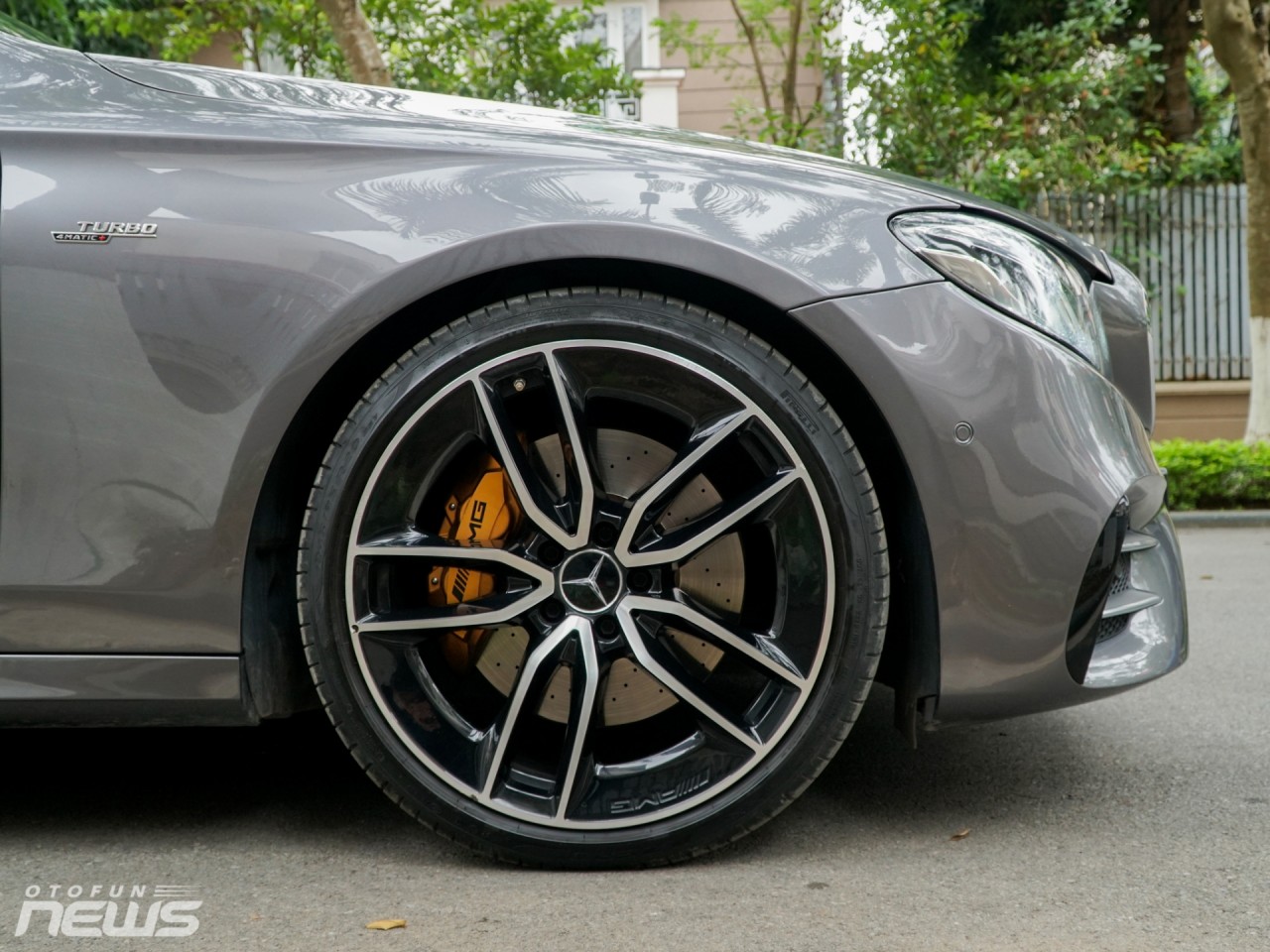 Bỏ 800 triệu độ Mercedes E300 AMG, 8x Hà Thành bán lại ngang giá xe mới bo 800 trieu do mercedes e300 amg 8x ha thanh ban lai ngang gia xe moi