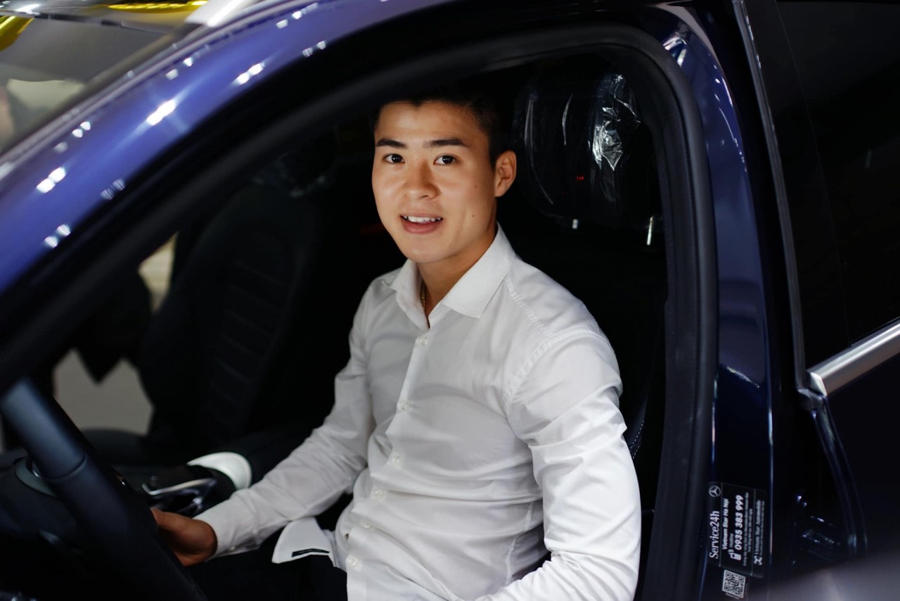 tien ve quang hai tiep buoc cac dong doi tau mercedes glc300 gia 24 ty dong
