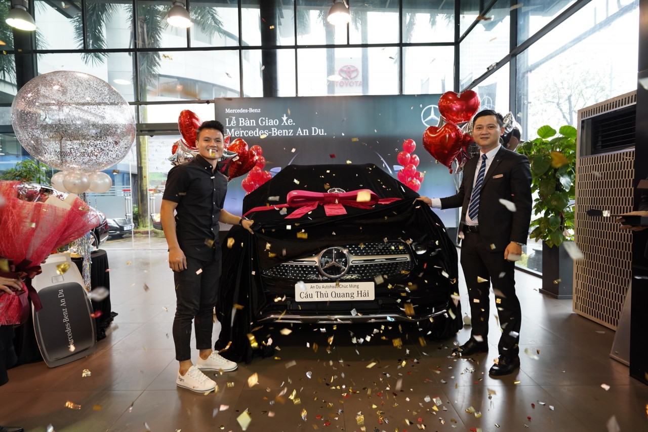 tien ve quang hai tiep buoc cac dong doi tau mercedes glc300 gia 24 ty dong