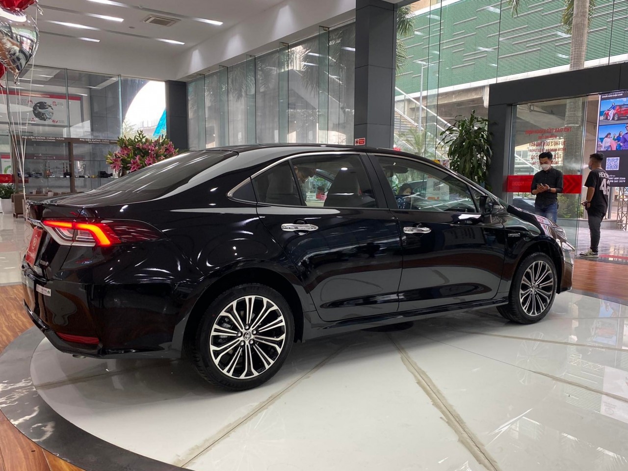 Hình thực tế Toyota Corolla Altis tại đại lý