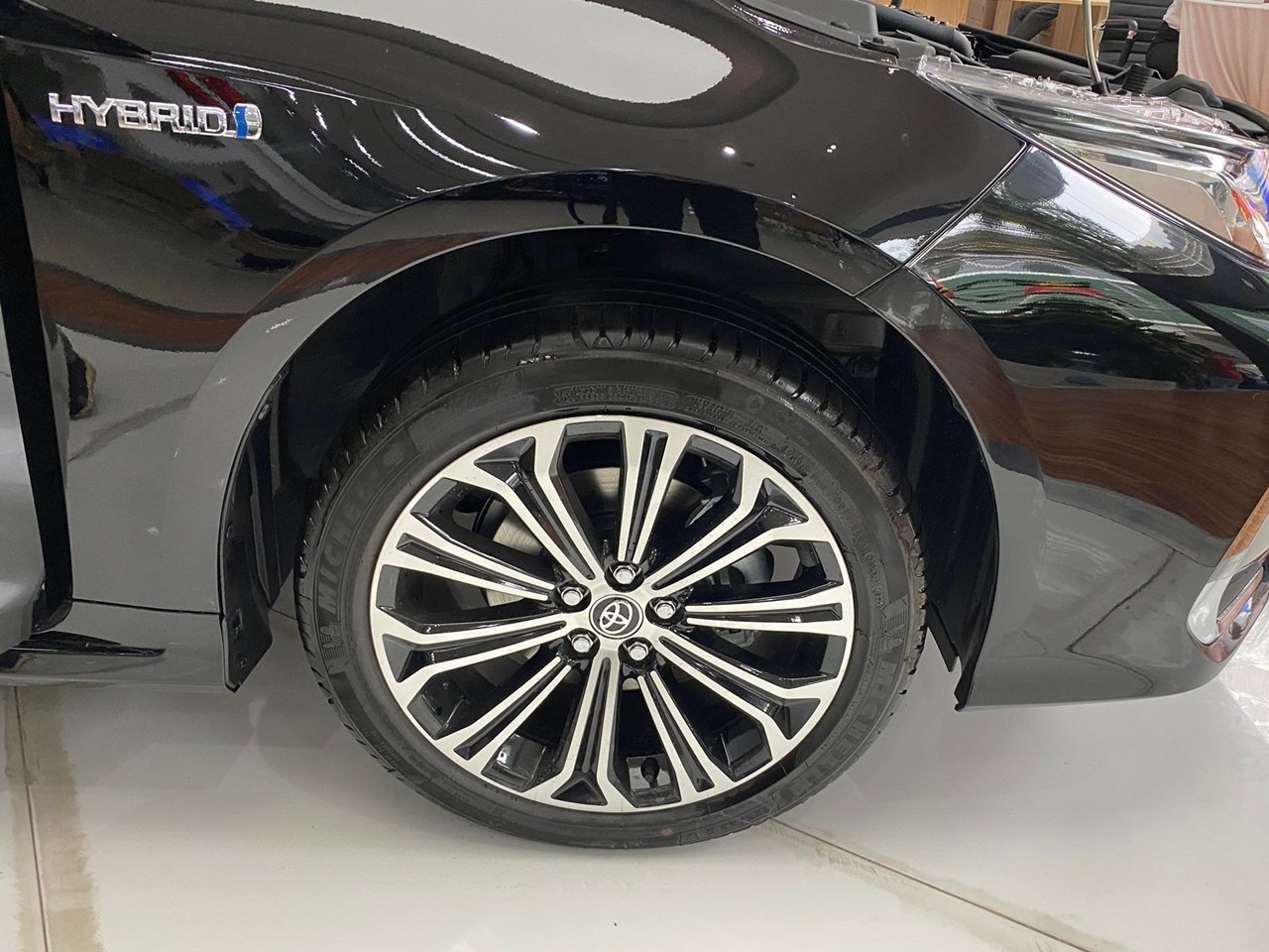 Hình thực tế Toyota Corolla Altis tại đại lý