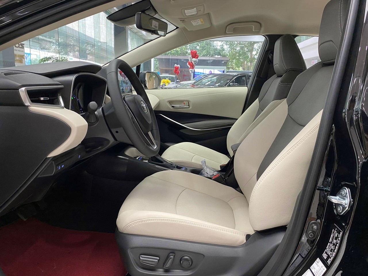 Hình thực tế Toyota Corolla Altis tại đại lý
