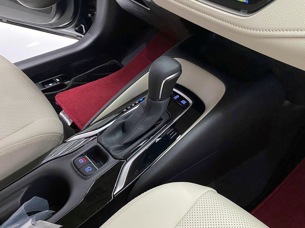 Hình thực tế Toyota Corolla Altis tại đại lý
