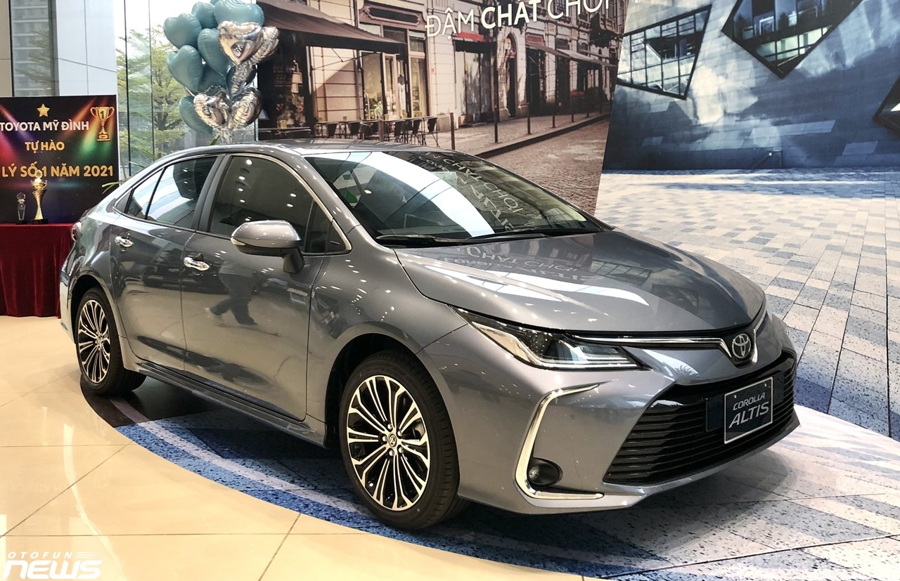 Toyota Corolla Altis giảm giá lên đến 100 triệu đồng tại đại lý Toyota Corolla Altis giảm giá lên đến 100 triệu đồng tại đại lý